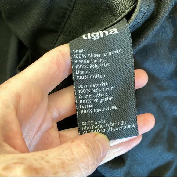 Tigha 100% Leather Zip Shoulder Moto Jacket in Black - Picture 3 of 5